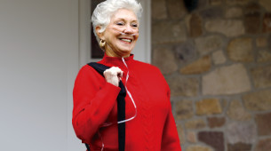 Lady in Red using portable oxygen concentrator